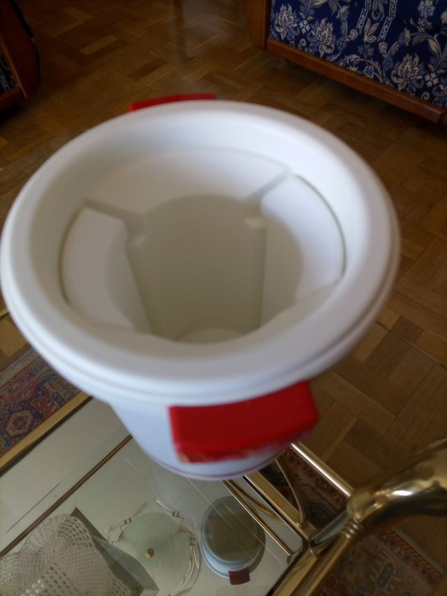 enfriador de botellas blanco