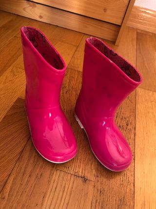 Botas de agua talla 25 de segunda mano por 5 EUR en Salamanca en WALLAPOP