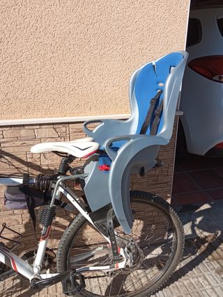 PORTABEBES PARA BICICLETA de segunda mano por 20 EUR en Montijo en WALLAPOP