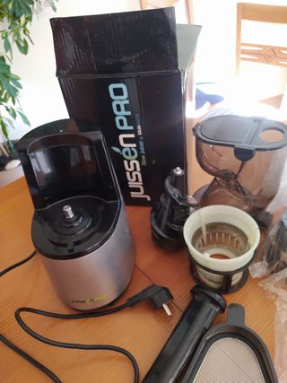 Exprimidor de fruta y verdura JUISSEN PRO. SOJAMAT de segunda mano por 160  EUR en Las Rozas de Madrid en WALLAPOP