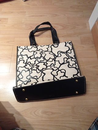 Bolso Tous blanco y negro de segunda mano por 25 EUR en Zaragoza en WALLAPOP