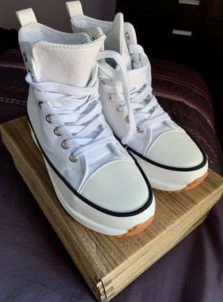 ZAPATILLAS BLANCAS PLATAFORMA 36 NUEVAS de segunda mano por 14 EUR en  Bilbao en WALLAPOP