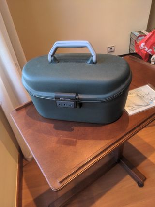 Neceser Samsonite rígido verde oscuro de segunda mano por 25 EUR en  Valencia en WALLAPOP