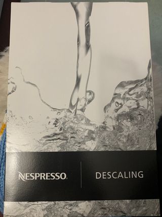 Cafetera Nespresso kit descalcificador de segunda mano por 10 EUR en  Pontevedra en WALLAPOP