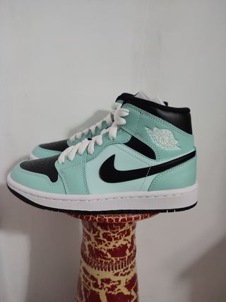 Nike air jordan 1 mid talla 35,5 de segunda mano por 160 EUR en Elche en  WALLAPOP