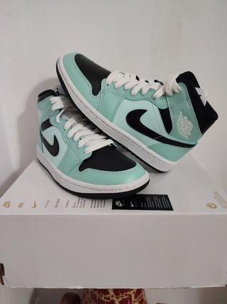 Nike air jordan 1 mid talla 35,5 de segunda mano por 160 EUR en Elche en  WALLAPOP