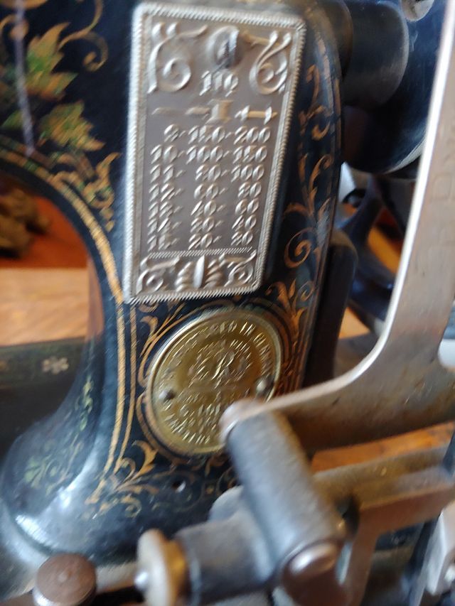 Antigua maquina de coser Frister & Crossmann