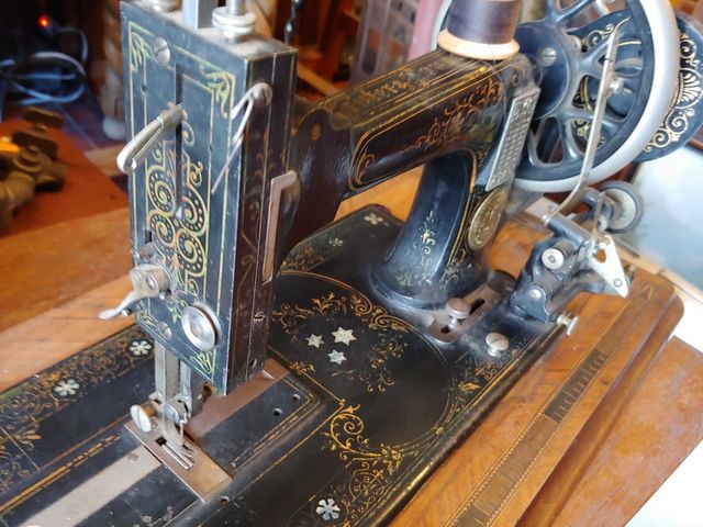 Antigua maquina de coser Frister & Crossmann