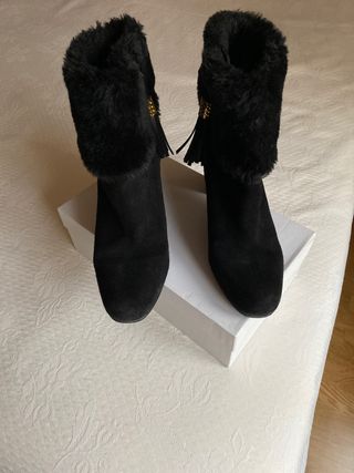Botines negros Mimao de segunda mano por 13 EUR en Albacete en WALLAPOP