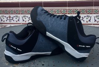ZAPATILLA APROXIMACIÓN FIVE TEN GUIDE TENNIE de segunda mano por 70 EUR en  Madrid en WALLAPOP