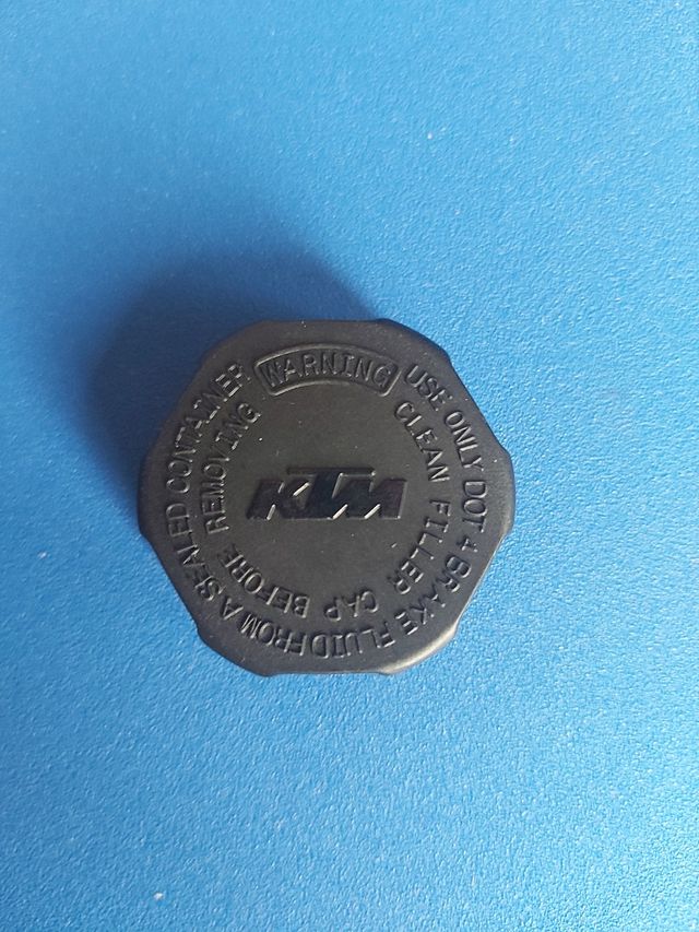 ktm 790, 890  tapa depósito líquido de frenos