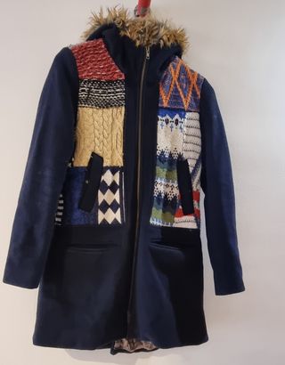 Abrigo desigual mujer de segunda mano por 10 EUR en Vilanova i la Geltrú en  WALLAPOP