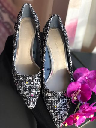 Zapatos Zara talla 37 de segunda mano por 18 EUR en Móstoles en WALLAPOP