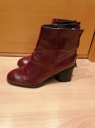 Botines mujer granate de segunda mano por 10 EUR en Santander en WALLAPOP