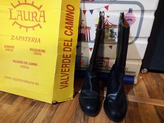 Botas Valverde del Camino negras de segunda mano por 20 EUR en Badajoz en  WALLAPOP