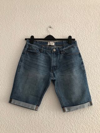 Vaqueros cortos azules Primark talla 40 chico. de segunda mano por 5 EUR en  Aldaia en WALLAPOP