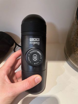 Cafetera Nespresso portátil de segunda mano por 20 EUR en Residencia  Nuestra Señora del Pilar en WALLAPOP