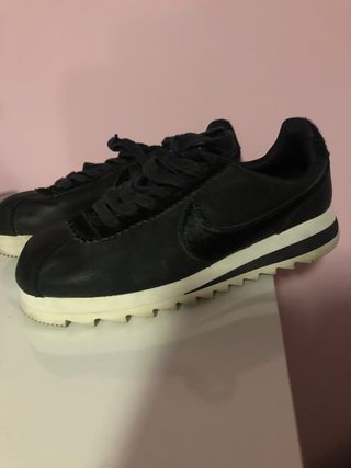 Zapatillas Nike cortez de segunda mano por 35 EUR en Madrid en WALLAPOP