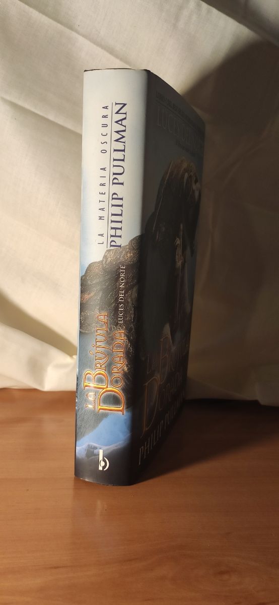 La materia oscura, La brujula dorada