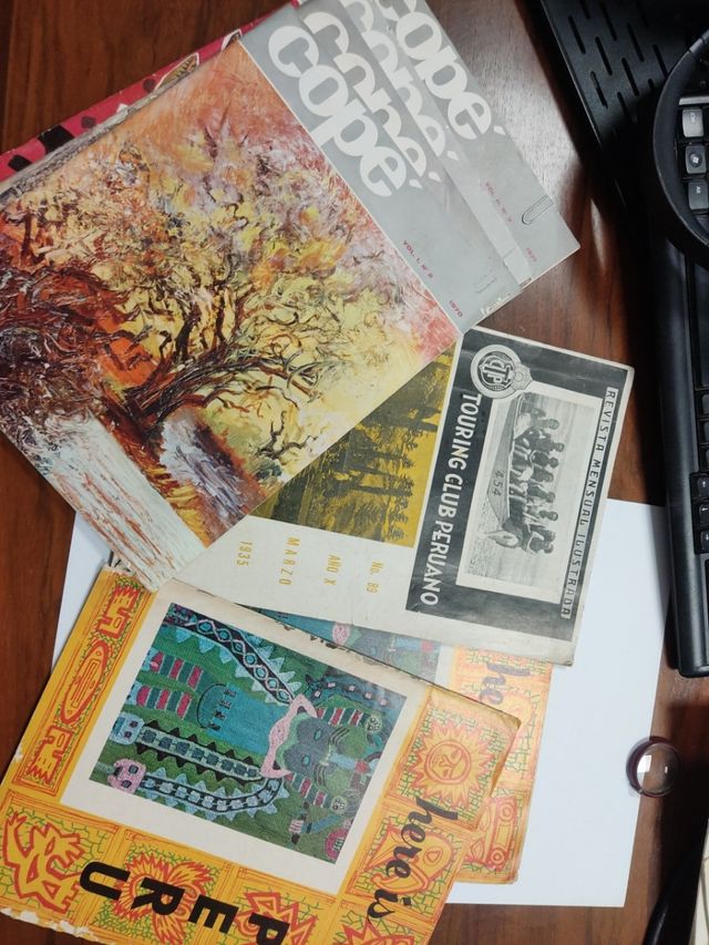 Lotto di 7 vecchie riviste peruviane