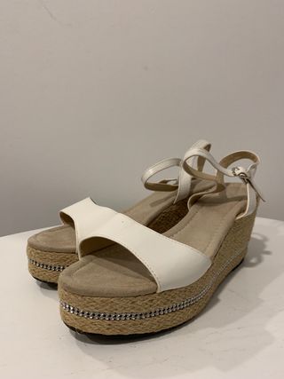 Zapato cuña esparto boda. T. 40 de segunda mano por 30 EUR en Palamós en  WALLAPOP