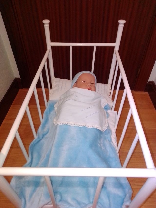 Cuna muñecas