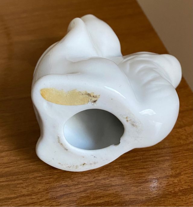 Antigua figura de ardilla de porcelana