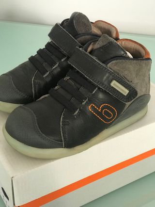 Zapatos Biomecanics Talla 26 de segunda mano por 25 EUR en La Seu d\\'Urgell  en WALLAPOP
