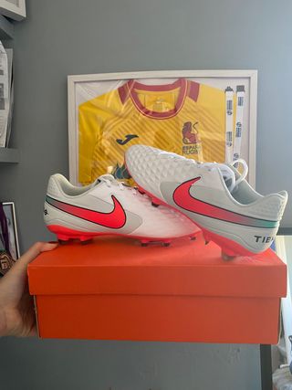 Nike Tiempo 8 Academy FG\\/MG 44.5 de segunda mano por 55 EUR en Huétor Vega  en WALLAPOP