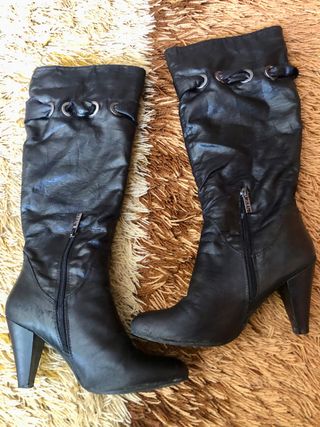 Botas altas negras Vintage Xti. T:37 de segunda mano por 5 EUR en Motilla  del Palancar en WALLAPOP