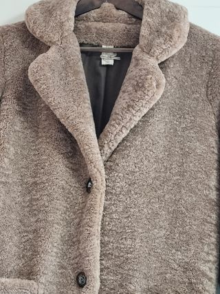 Ocasion!!Abrigo peluche Nekane de segunda mano por 30 EUR en Soria en  WALLAPOP