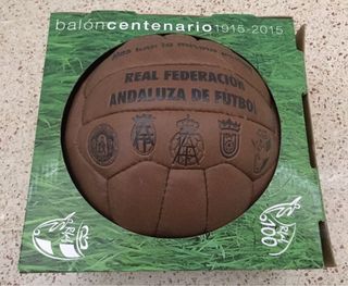 Balón Centenario Real Federación Andaluza Fútbol de segunda mano por 25 EUR  en Santa Cruz de Tenerife en WALLAPOP