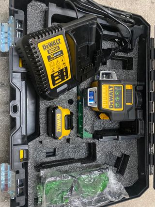 Nivel laser dewalt nuevo 360 por 3 laser verde de segunda mano por 450 EUR  en Colmenar Viejo en WALLAPOP