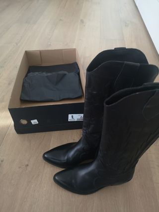 Botas camperas Alpe piel negras T37 nuevas de segunda mano por 50 EUR en  Puerto de Sagunto en WALLAPOP
