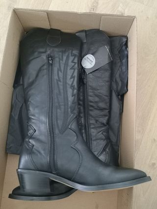Botas camperas Alpe piel negras T37 nuevas de segunda mano por 50 EUR en  Puerto de Sagunto en WALLAPOP