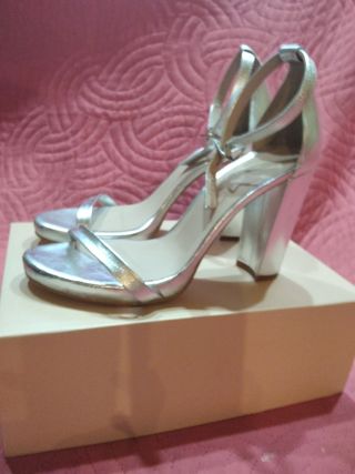 Sandalias olivia bimani 39 de segunda mano por 80 EUR en Urbanizacion  Ciudad Residencial La Berzosa en WALLAPOP