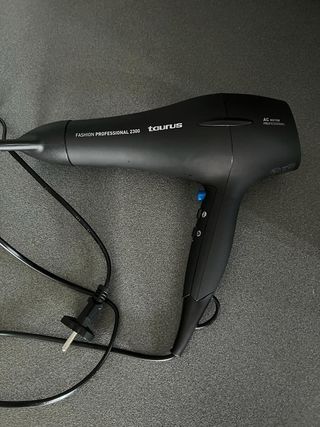 Taurus Fashion Professional 2300, Secador de 2200 de segunda mano por 22  EUR en Barcelona en WALLAPOP