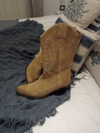 Botas cowboy de segunda mano por 35 EUR en Madrid en WALLAPOP