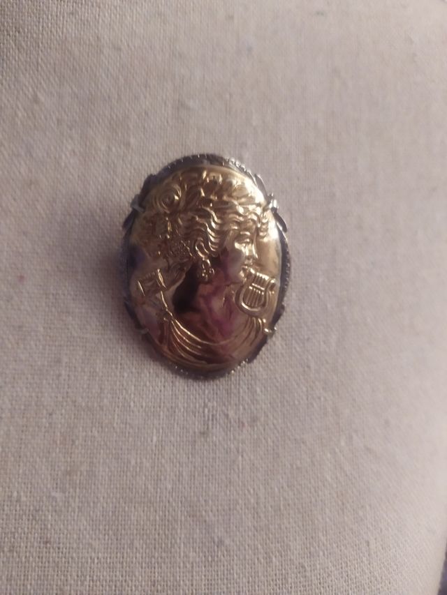 Broche vintage camafeo de metal