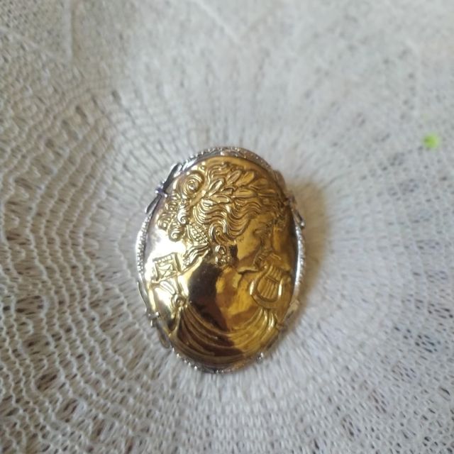 Broche vintage camafeo de metal