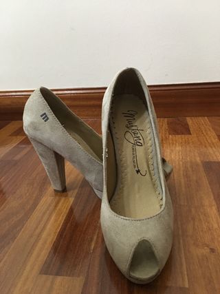 Zapatos tacón Mustang 37 de segunda mano por 20 EUR en Vitoria-Gasteiz en  WALLAPOP