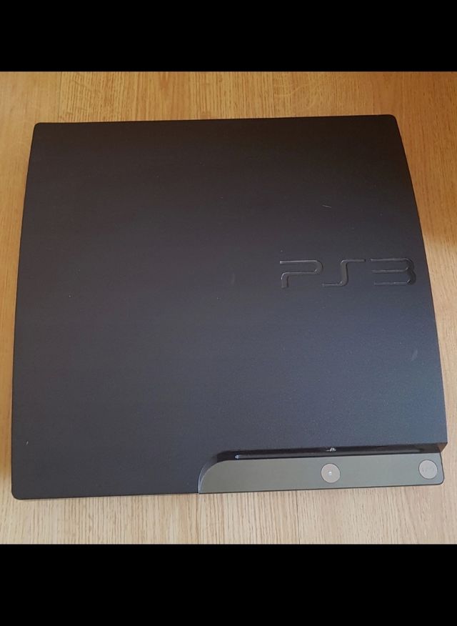 Playstation 3 Slim (SONY) + 5 juegos de Regalo.