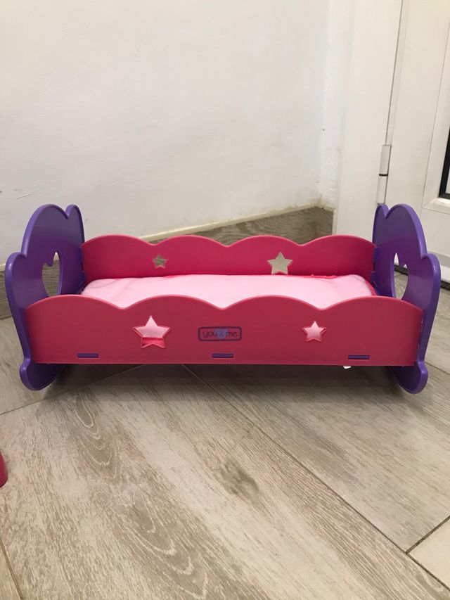 Trona + cuna de brinquedo rosa para meninas