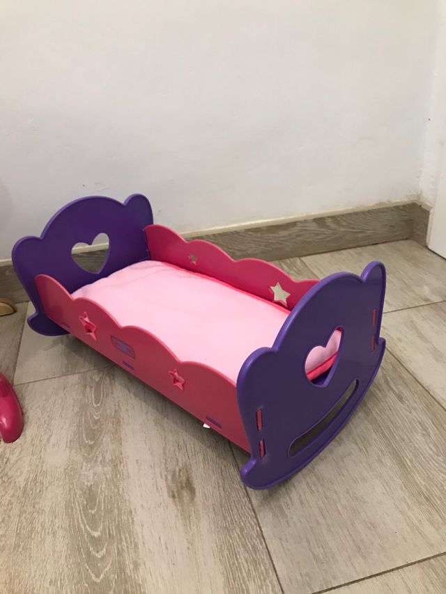 Trona + cuna de brinquedo rosa para meninas