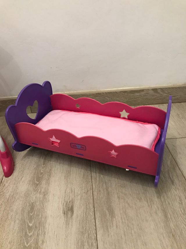 Trona + cuna de brinquedo rosa para meninas