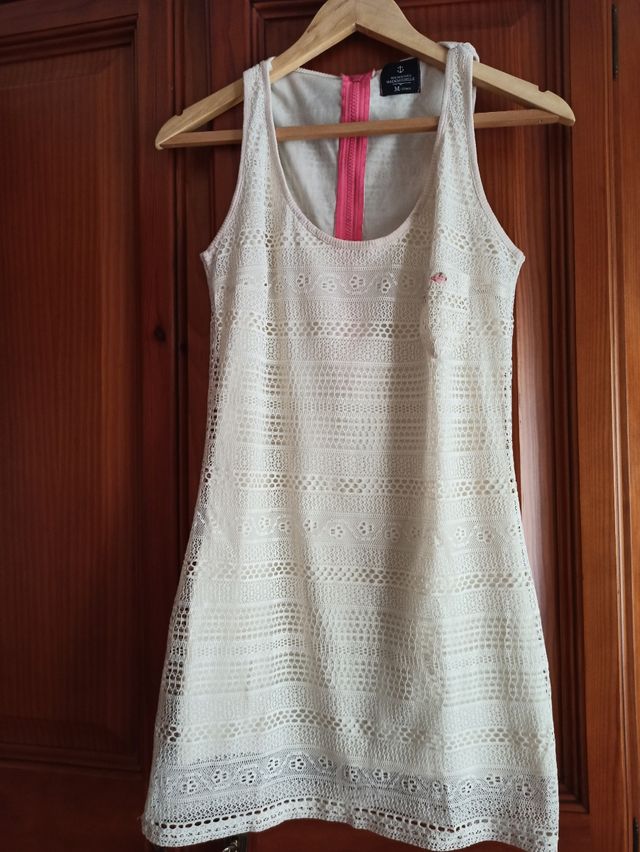 Vestido color crudo y fucsia