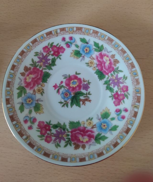 Juego de 9 tazas y platos de café.