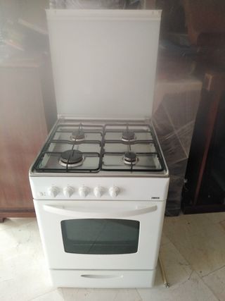 Hornillo y horno de gas butano. de segunda mano por 160 EUR en Huelva en  WALLAPOP