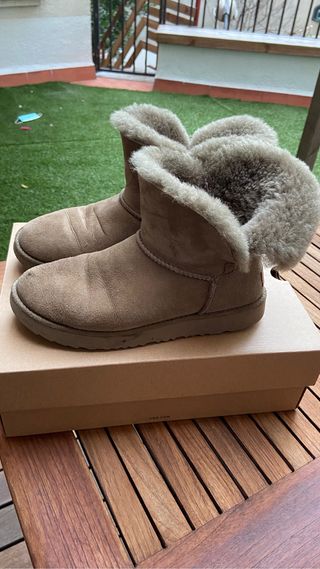 Botas Ugg 39 de segunda mano por 40 EUR en Sant Celoni en WALLAPOP