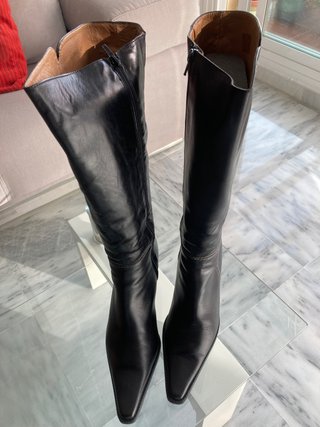 Botas altas de segunda mano por 42 EUR en Benalmádena en WALLAPOP